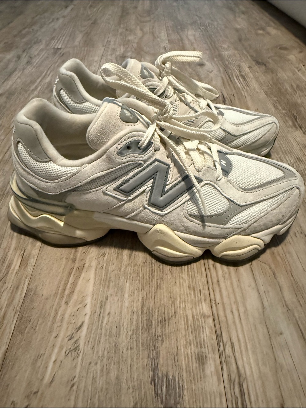 New Balance Women's Cream/Off-White Chunky Sneaker